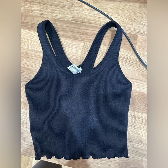 90 Degrees byreflex scalloped cropped Razorback tank top w built-in sports bra - Picture 6 of 6